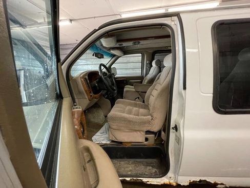 Used 2002 Chevrolet Express 1500 image 21