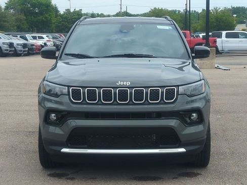 Used 2024 Jeep Compass Limited AWD/4WD image 8