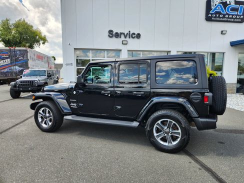 Used 2021 Jeep Wrangler Unlimited Sahara w/ Cold Weather Group image 9