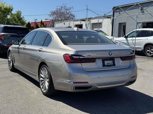 Used 2021 BMW 740i xDrive w/ Luxury Rear Seating Package AWD/4WD image 11