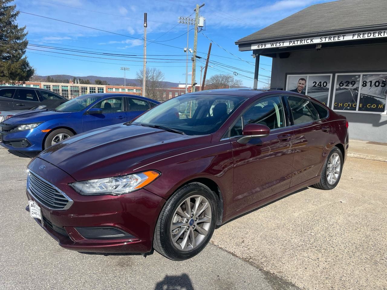 Used 2017 Ford Fusion SE w/ Fusion SE Technology Package FWD image 5