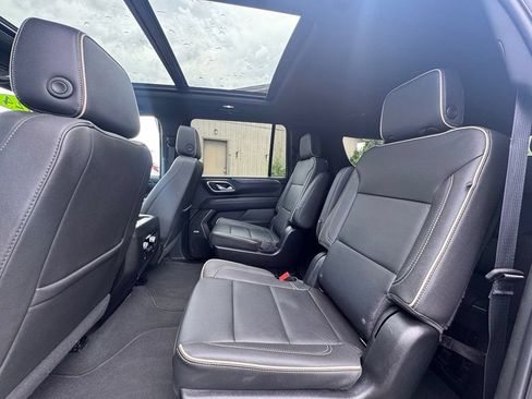 Used 2024 GMC Yukon XL SLT w/ SLT Luxury Package AWD/4WD image 32