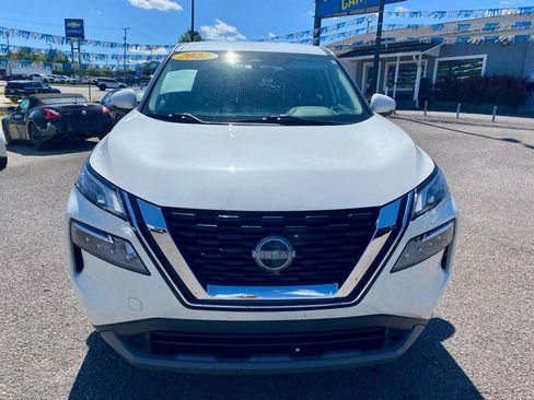 Used 2022 Nissan Rogue SV FWD image 2