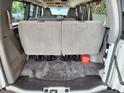 Used 2011 Chevrolet Express 2500 LT w/ LT Preferred Equipment Group RWD image 9