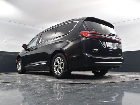 Used 2023 Chrysler Pacifica Limited FWD image 52