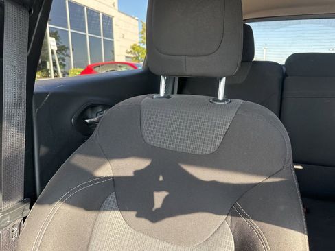 Used 2017 Jeep Cherokee Latitude w/ Cold Weather Group image 26