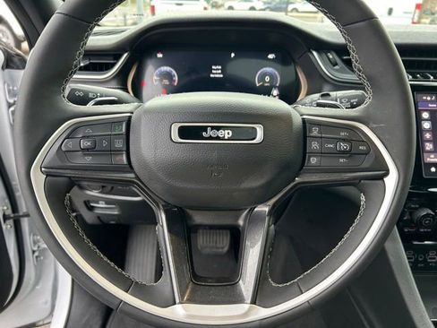Used 2023 Jeep Grand Cherokee Altitude AWD/4WD image 28