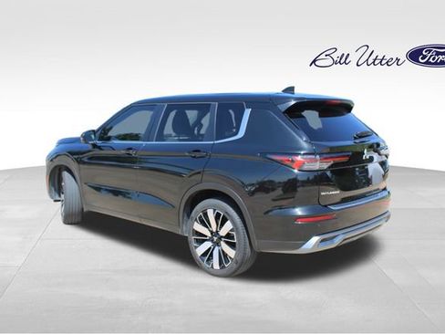 Used 2025 Mitsubishi Outlander SE FWD image 7