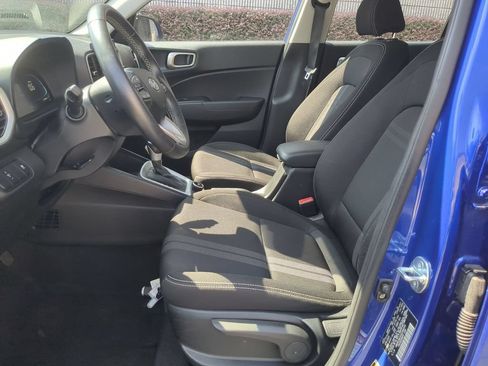 Used 2025 Hyundai Venue SEL FWD image 25