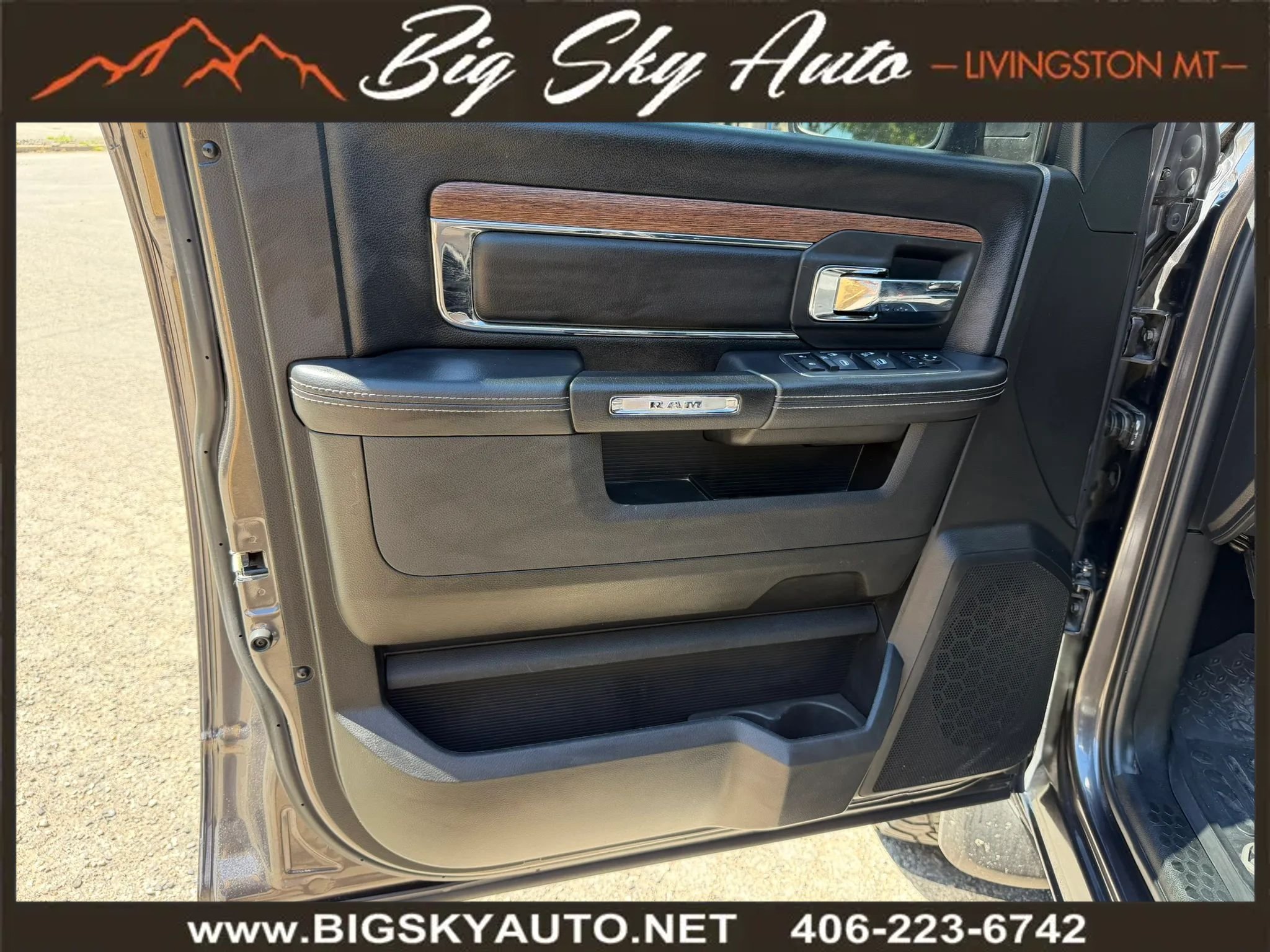 Used 2019 RAM 1500 Laramie w/ Convenience Group AWD/4WD image 12