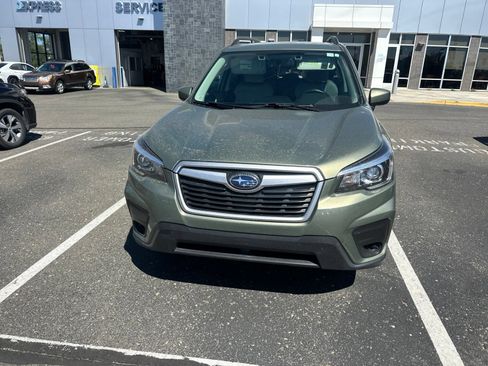 Used 2019 Subaru Forester Premium AWD/4WD image 2