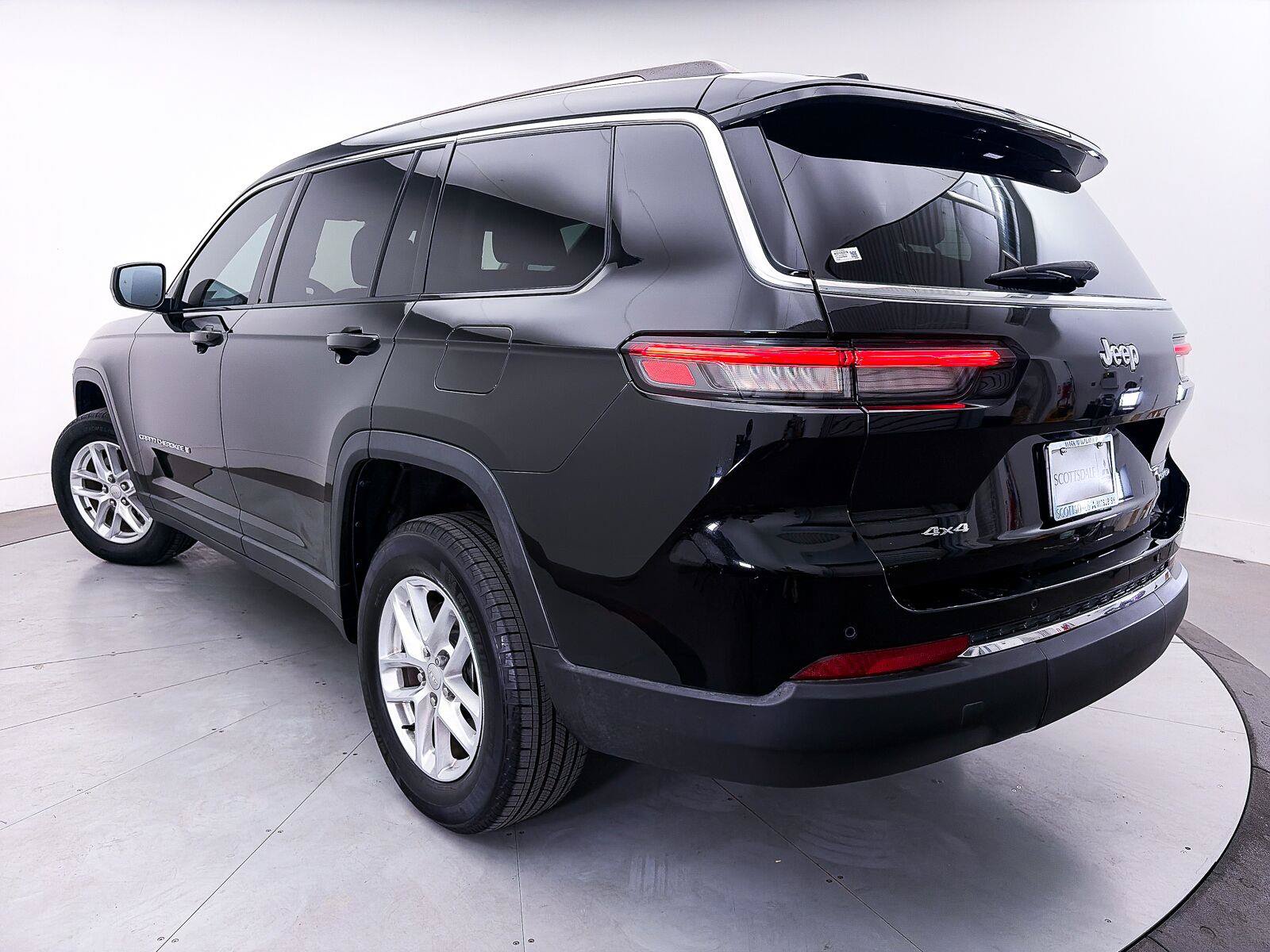 Used 2023 Jeep Grand Cherokee L Laredo w/ Luxury Tech Group I AWD/4WD image 2
