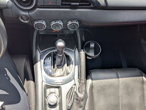 Used 2017 MAZDA MX-5 Miata RF Grand Touring RWD image 19