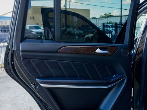 Used 2013 Mercedes-Benz GL 450 4MATIC image 12