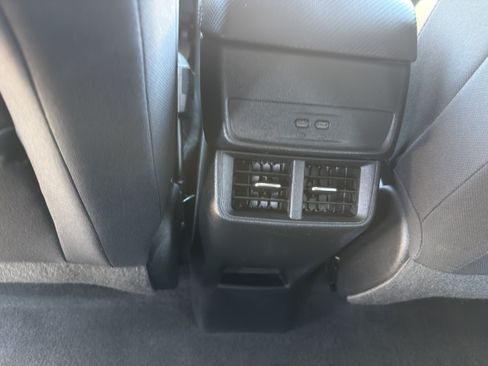 Used 2026 Chevrolet Equinox LT FWD image 21