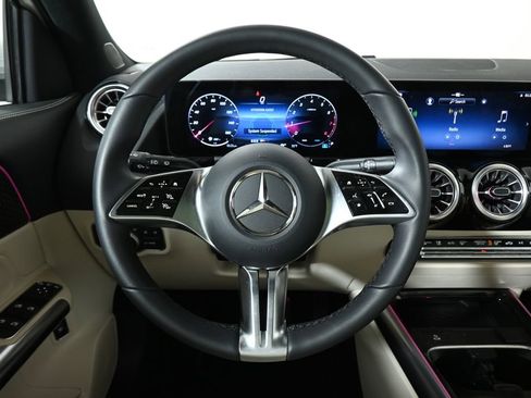 Used 2026 Mercedes-Benz GLA 250 4MATIC image 15