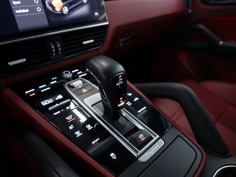 Certified 2023 Porsche Cayenne Platinum Edition AWD/4WD image 17