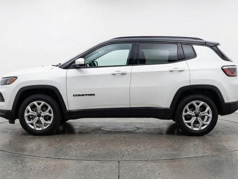 Used 2025 Jeep Compass Latitude image 5