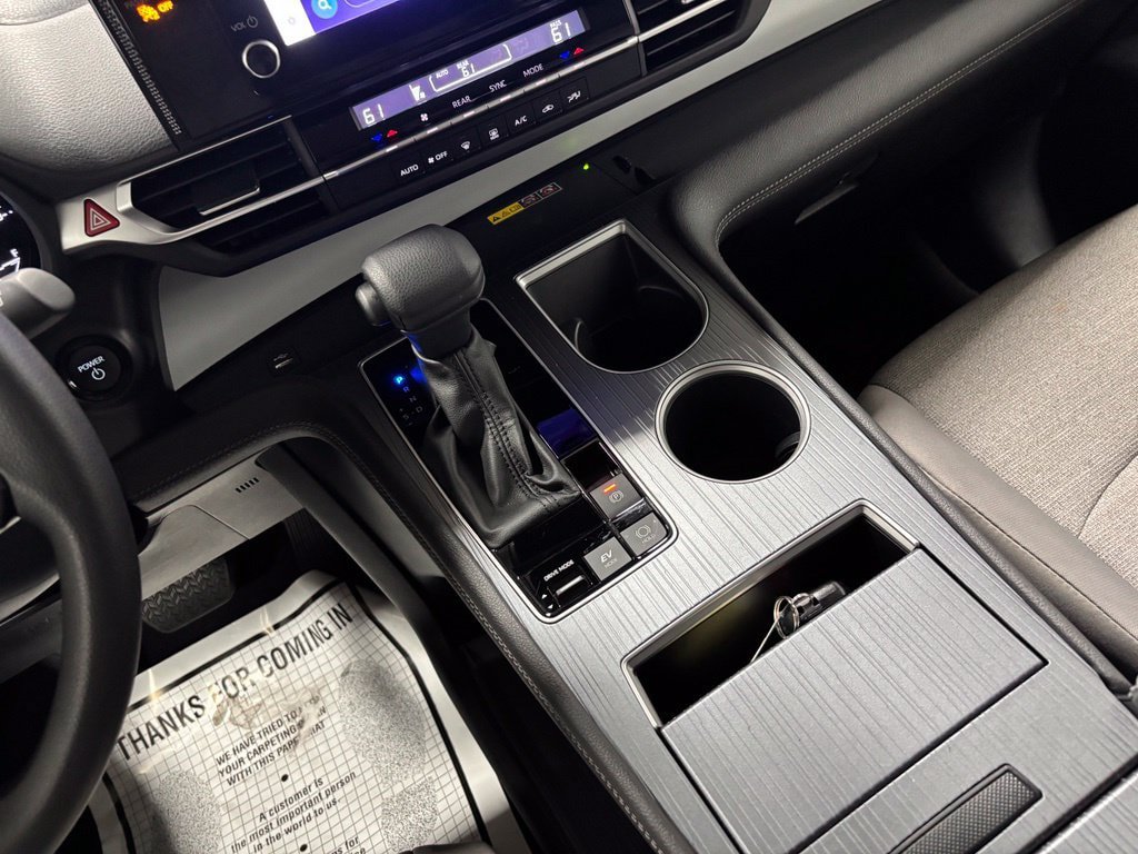 Used 2026 Toyota Sienna LE FWD image 43