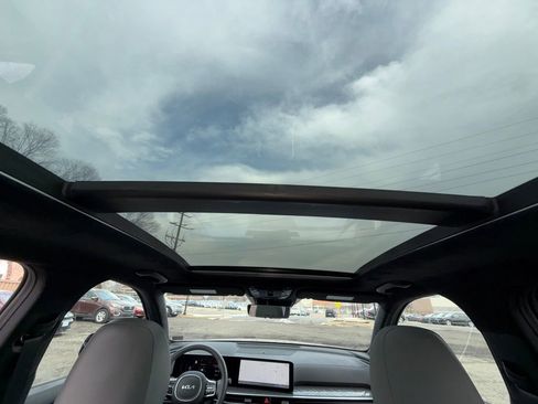 Certified 2025 Kia Sorento SX Prestige w/ Sage Leather Package image 27