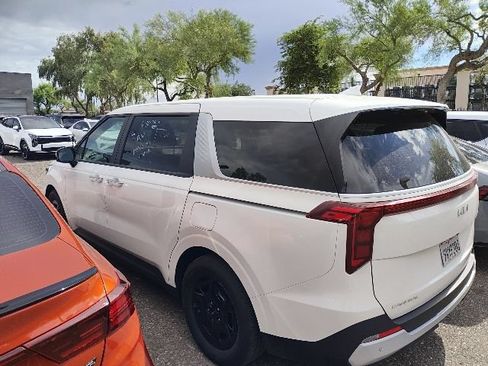 Used 2026 Kia Carnival FWD image 14