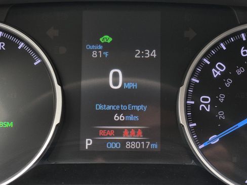 Used 2019 Toyota RAV4 XLE image 12