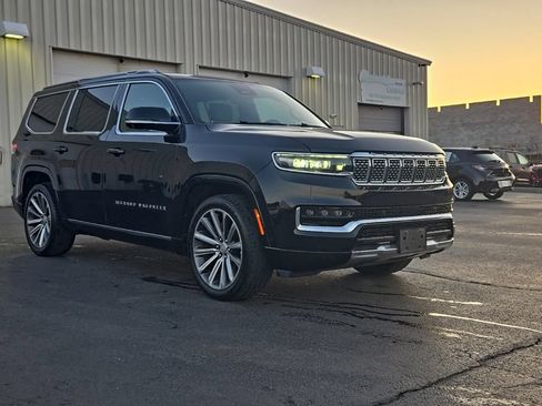 Used 2023 Jeep Grand Wagoneer Series II w/ Flexible Seating Group AWD/4WD image 3