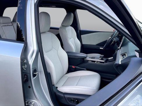 Used 2025 Lexus TX 350 FWD w/ Technology Package image 8