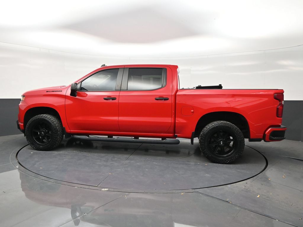Used 2021 Chevrolet Silverado 1500 Custom w/ LPO, Blackout Package RWD image 2