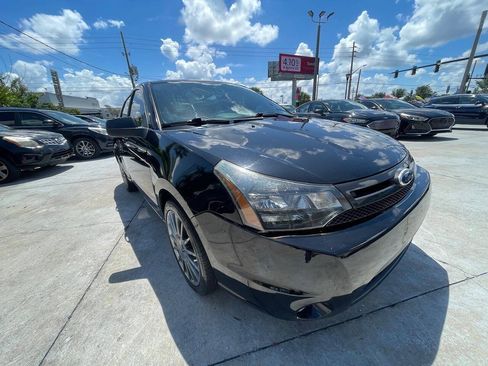 Used 2011 Ford Focus SES FWD image 1