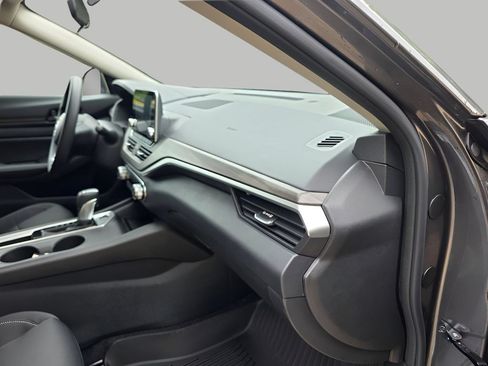 New 2026 Nissan Altima 2.5 SV FWD image 9