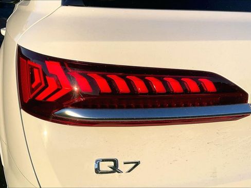 Used 2023 Audi Q7 3.0T Premium w/ Convenience Package image 25