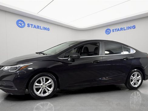 Used 2017 Chevrolet Cruze LT w/ Convenience Package image 2