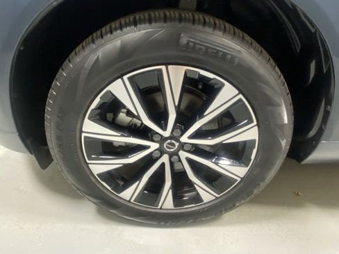 Used 2025 Volvo XC60 B5 Plus image 5