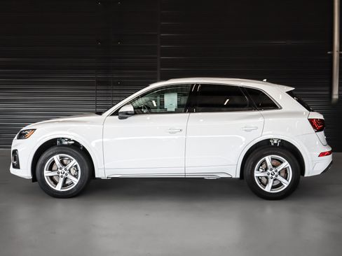 Used 2023 Audi Q5 2.0T Premium w/ Convenience Package image 12