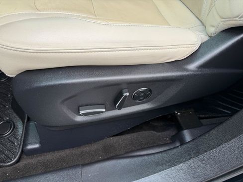 Used 2016 Ford Explorer Platinum AWD/4WD image 41
