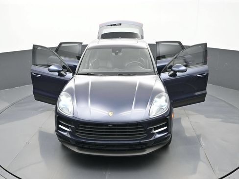 Certified 2021 Porsche Macan AWD/4WD image 29