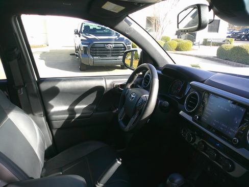 Used 2023 Toyota Tacoma Limited image 34