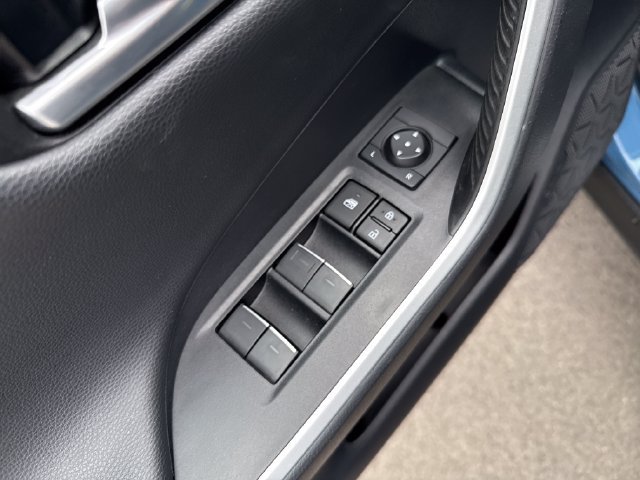 Used 2023 Toyota RAV4 XSE AWD/4WD image 11