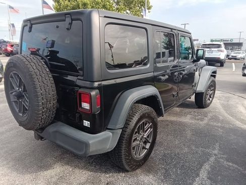 Used 2024 Jeep Wrangler Unlimited Sport AWD/4WD image 4
