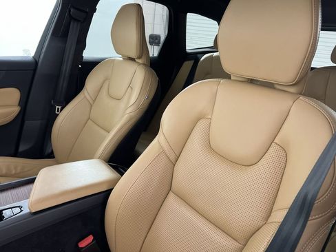 Certified 2023 Volvo XC60 B6 Ultimate w/ Protection Package Premier image 15