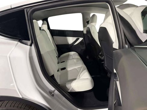Used 2021 Tesla Model Y Long Range image 16