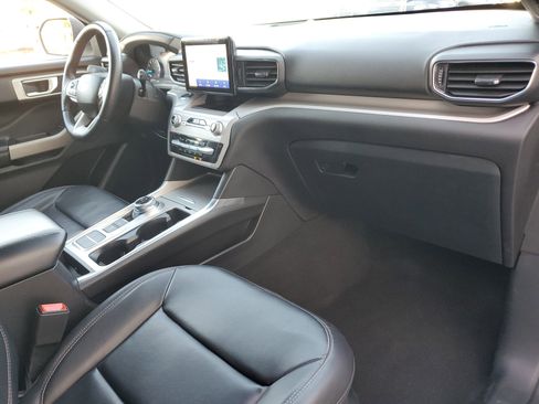 Used 2023 Ford Explorer XLT w/ Equipment Group 202A image 21