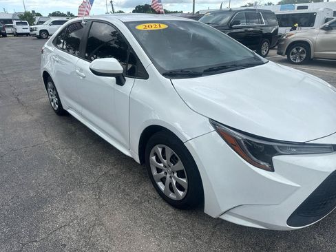 Used 2021 Toyota Corolla LE FWD image 3