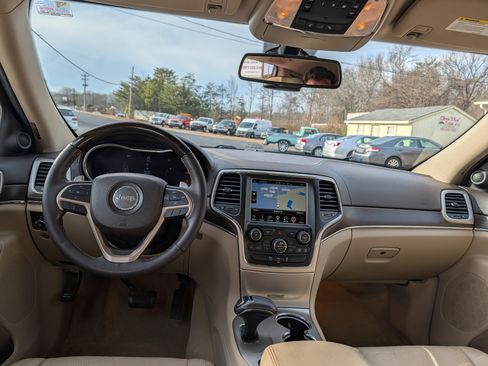 Used 2014 Jeep Grand Cherokee Overland w/ Trailer Tow Group IV image 10