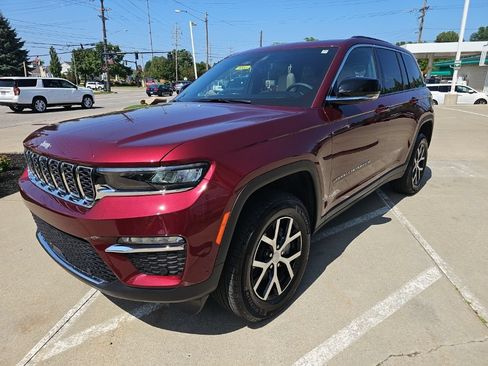Certified 2025 Jeep Grand Cherokee Limited w/ Luxury Tech Group II AWD/4WD image 10