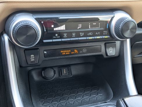 Used 2022 Toyota RAV4 LE image 21