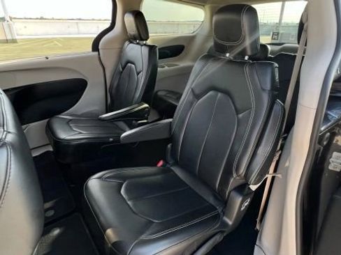 Used 2020 Chrysler Voyager Lxi image 25