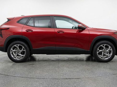 Used 2025 Chevrolet Trax LT image 11