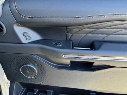 Used 2024 Ford Expedition Platinum image 54